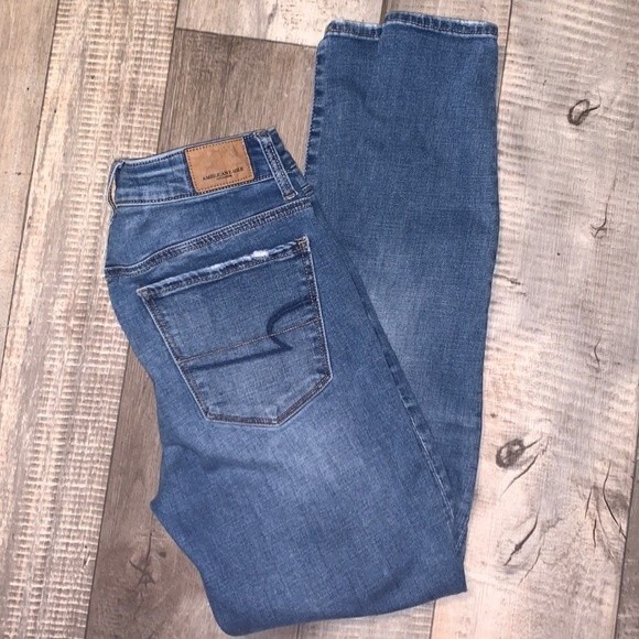American Eagle distressed jeans -size 6 - Picture 1 of 11